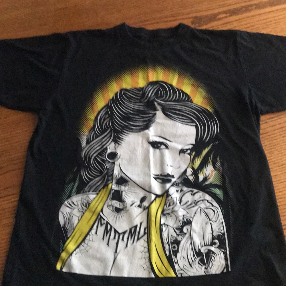 Fatal t-shirt, white and yellow design on black